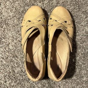 Clarks Shoes | Clarks Women'sSandals | Color: Cream/Tan | Size: 10